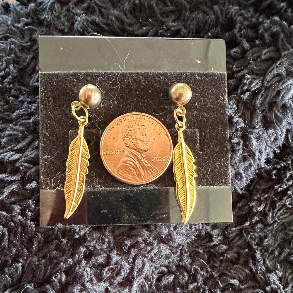 Gold Feather elegant Drop Earrings posts - Picture 3 of 4